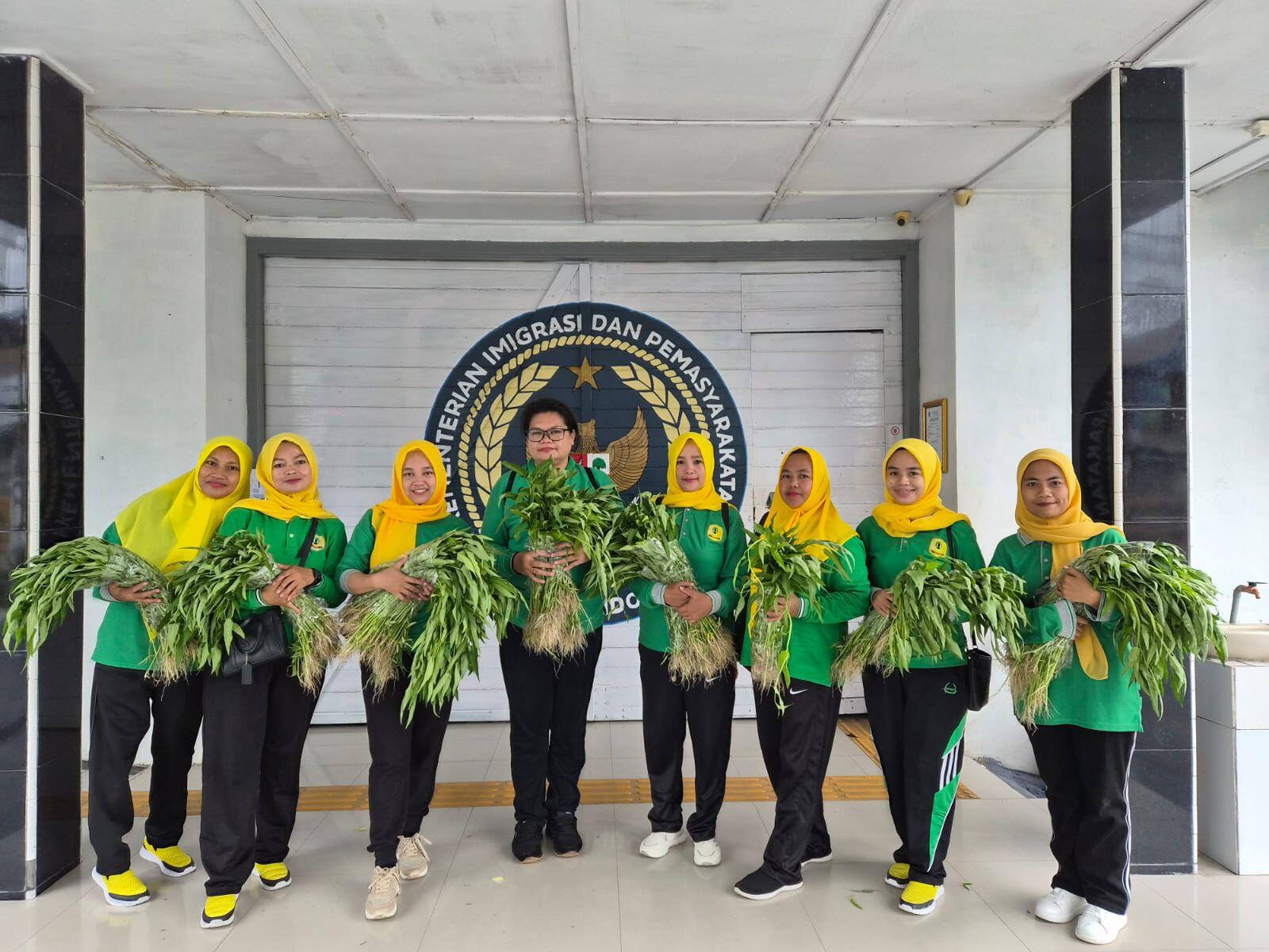DWP dan PIPAS Rutan Majene Panen Bersama Hasil Perkebunan