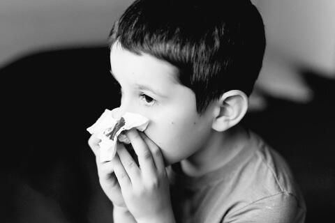 5 Mitos dan Fakta Seputar Mimisan, Nomor 2 Paling Sering Keliru!