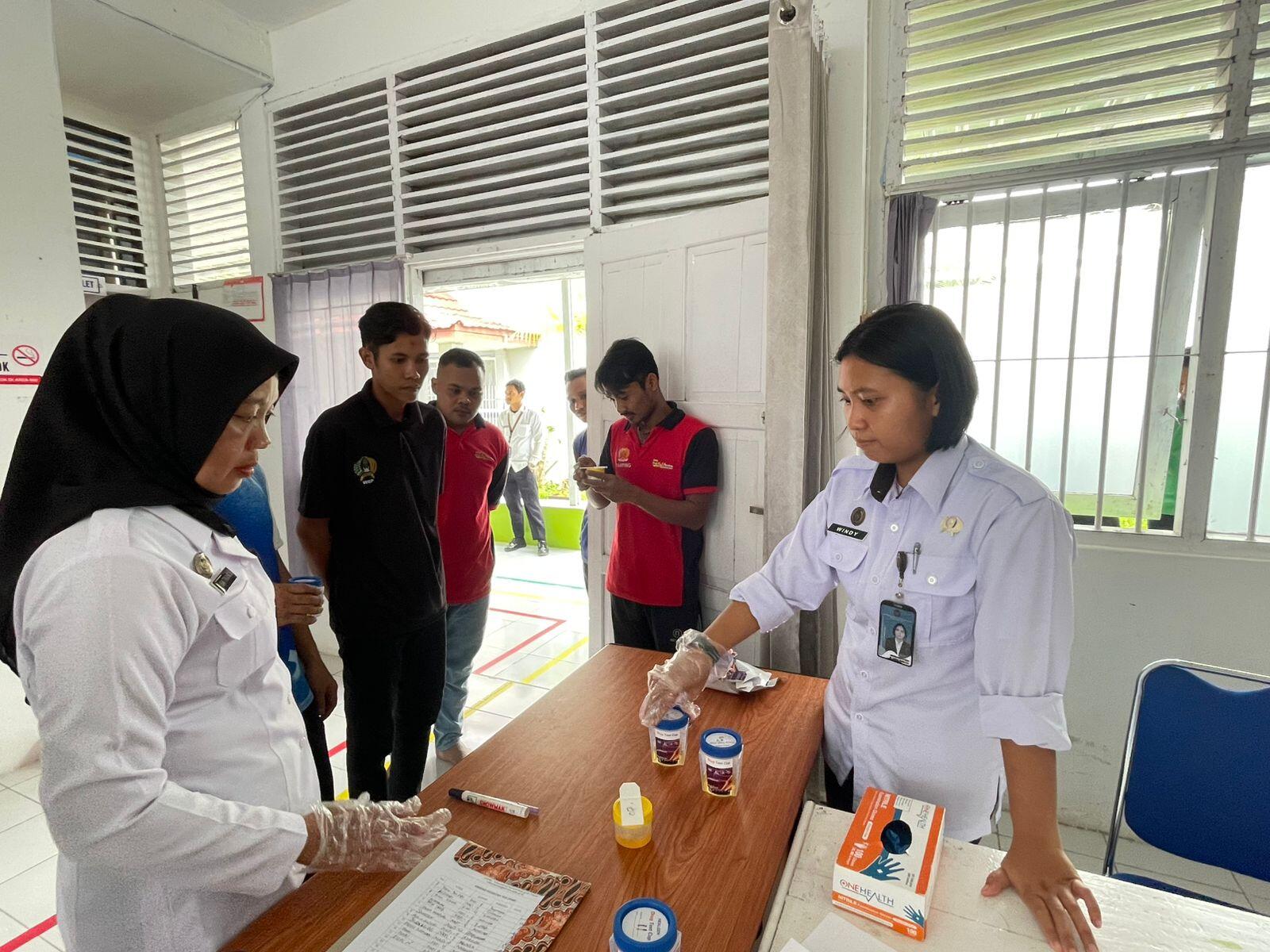 Rutan Mamuju Gelar Tes Urine Bagi Warga Binaan &amp; Petugas