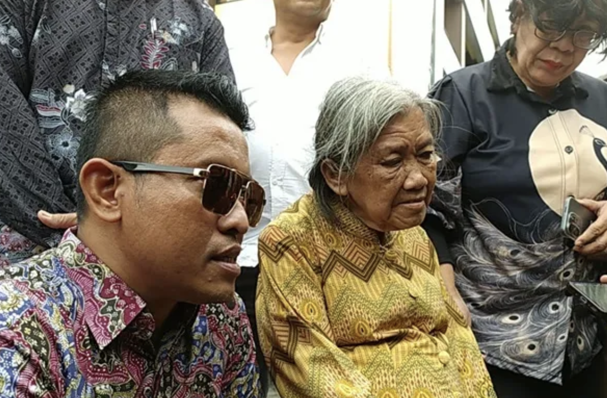 Nenek Elina Kembali Jalani Pemeriksaan di Polda Jatim, Dicecar 48 Pertanyaan