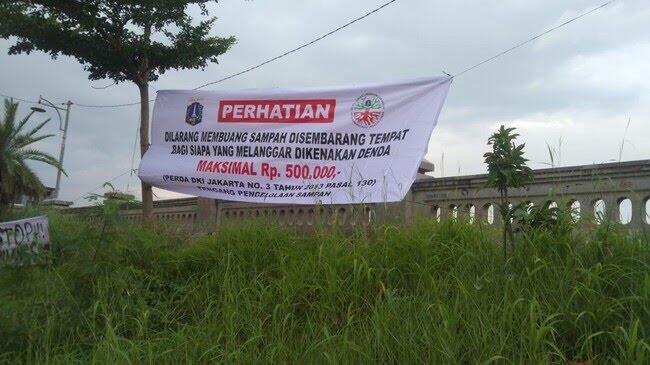 Pemprov DKI Pasang CCTV-Bikin Posko Cegah Sampah di Sungai Muara Baru