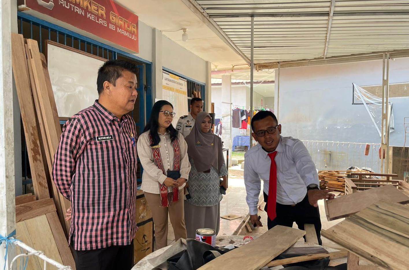 Kadis Perpustakaan &amp; Kearsipan Prov. Sulbar Apresiasi Pembinaan Rutan Mamuju