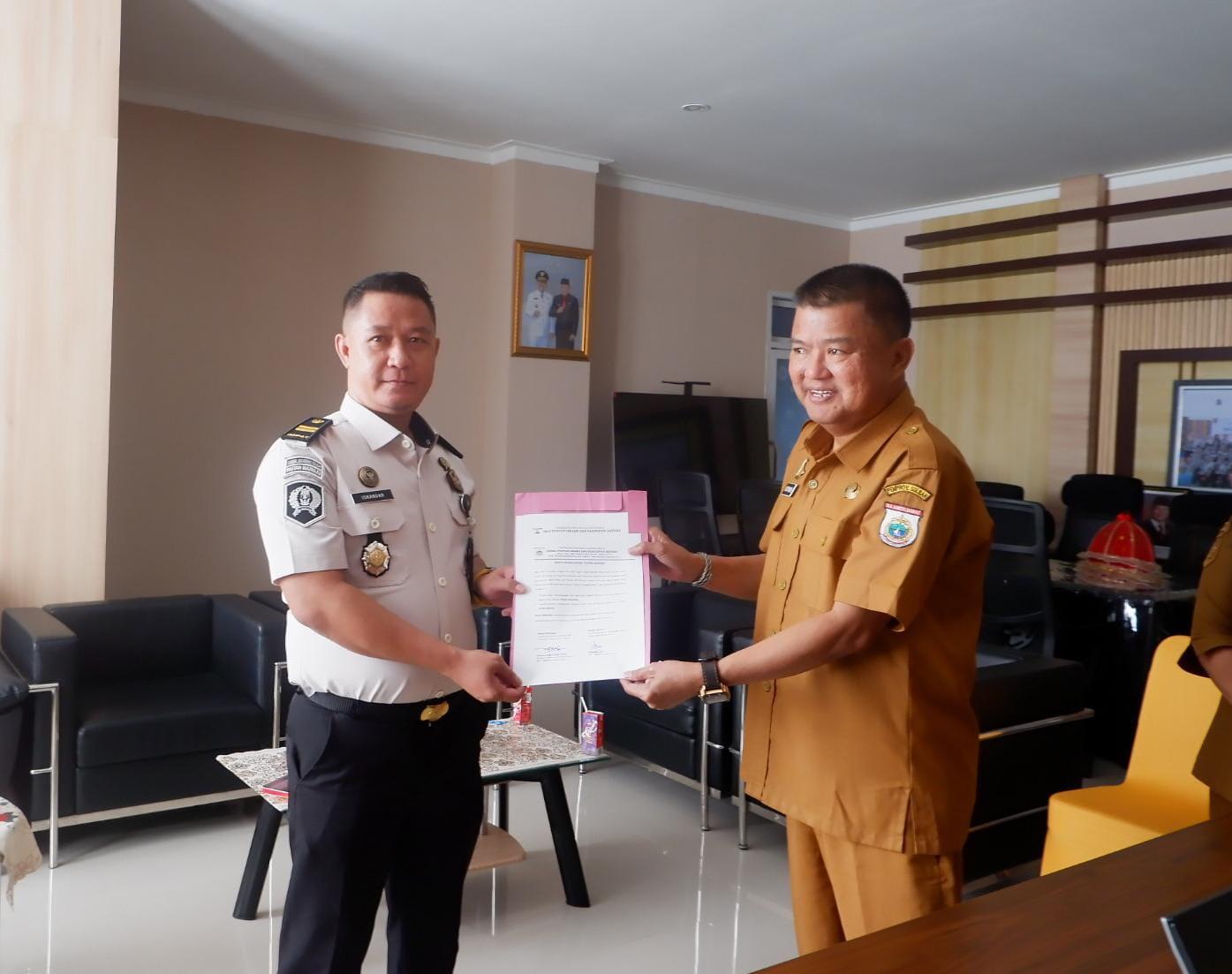 Rutan Mamuju Terima Bantuan Buku Budaya Lokal Dari Dinas Perpustakaan Prov. Sulbar