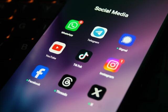 Generasi Muda dan Krisis Adab Digital