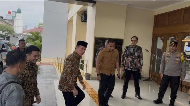 Jokowi Mendadak Datangi Polresta Solo, Ada Apa?
