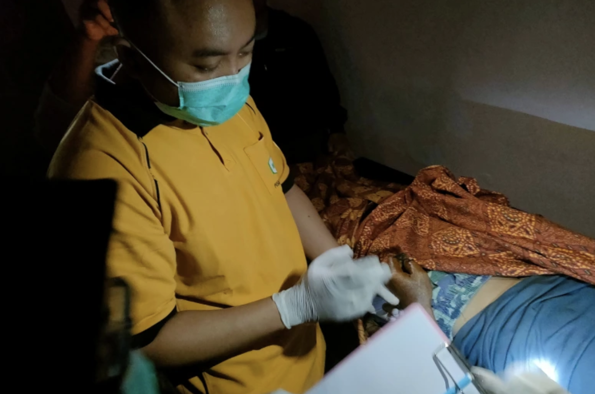 Petani di Punung Pacitan Tewas Tersengat Listrik saat Ambil Daun Mangga