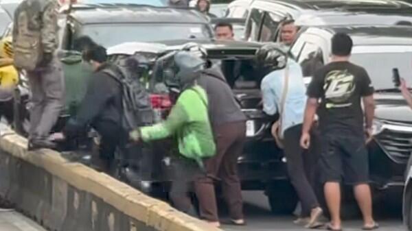 Kabur Saat Disetop Polisi, Mobil Lawan Arah Tabrak Sejumlah Kendaraan di Jakpus