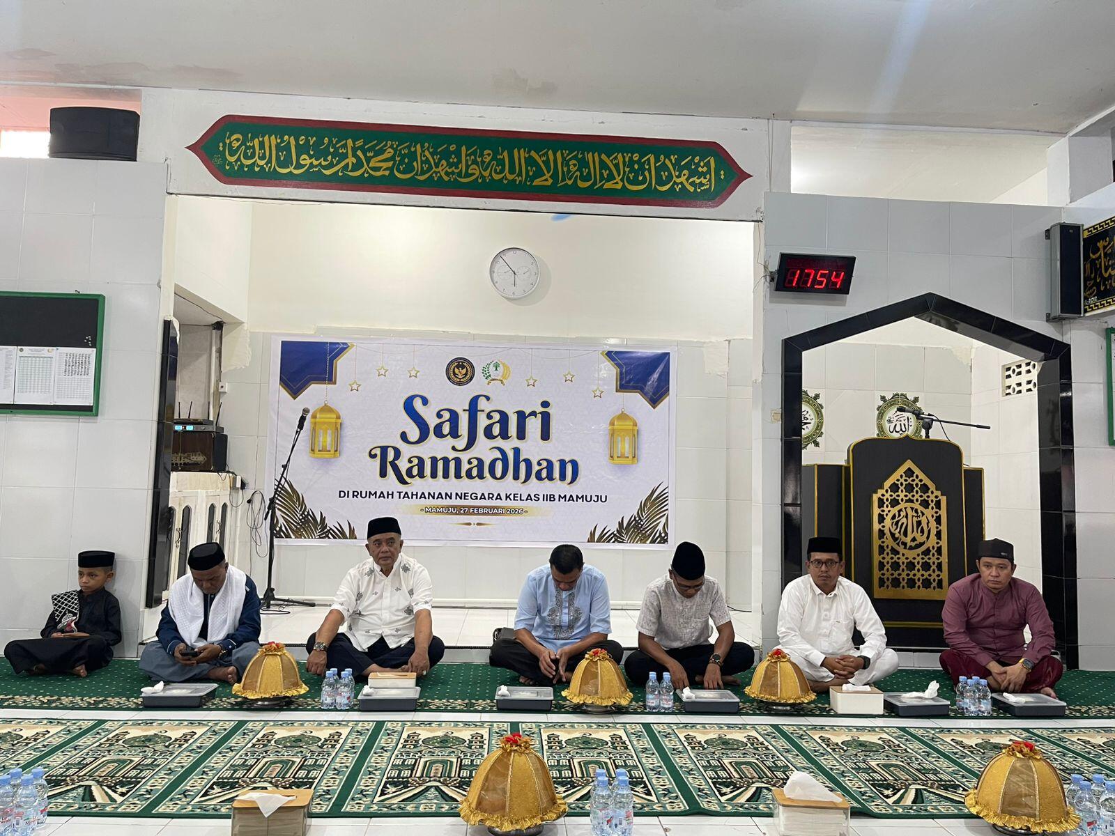  Kakanwil Ditjenpas Sulbar Dan Warga Binaan Rutan Mamuju Berbuka Puasa Bersama