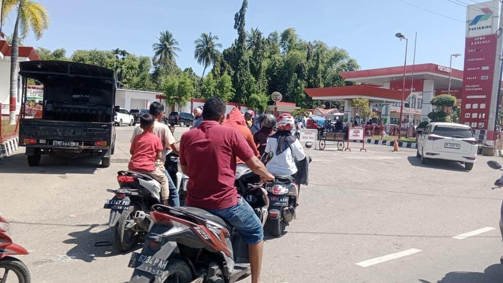 Gara-gara Omongan BAHLIL, Warga Aceh Serbu SPBU Borong BBM! Panic Buying?