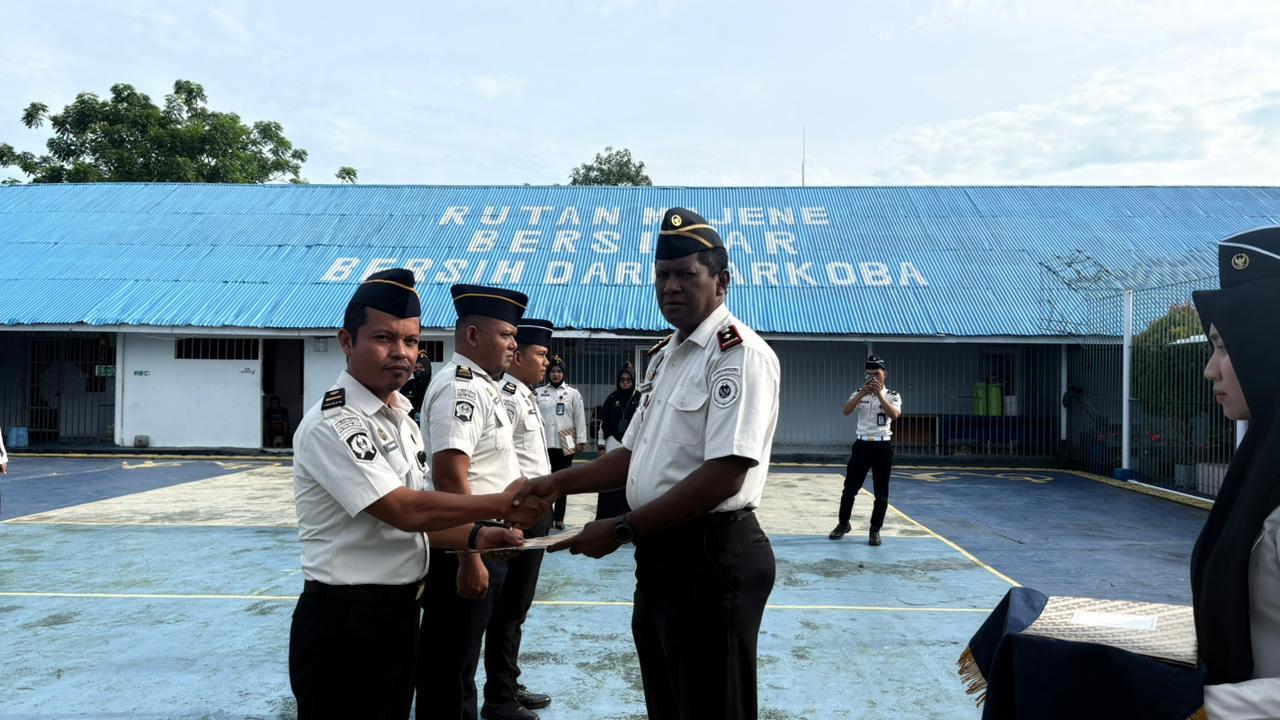 Dorong Budaya Kerja Berintegritas, Rutan Majene Berikan Penghargaan Pegawai Teladan
