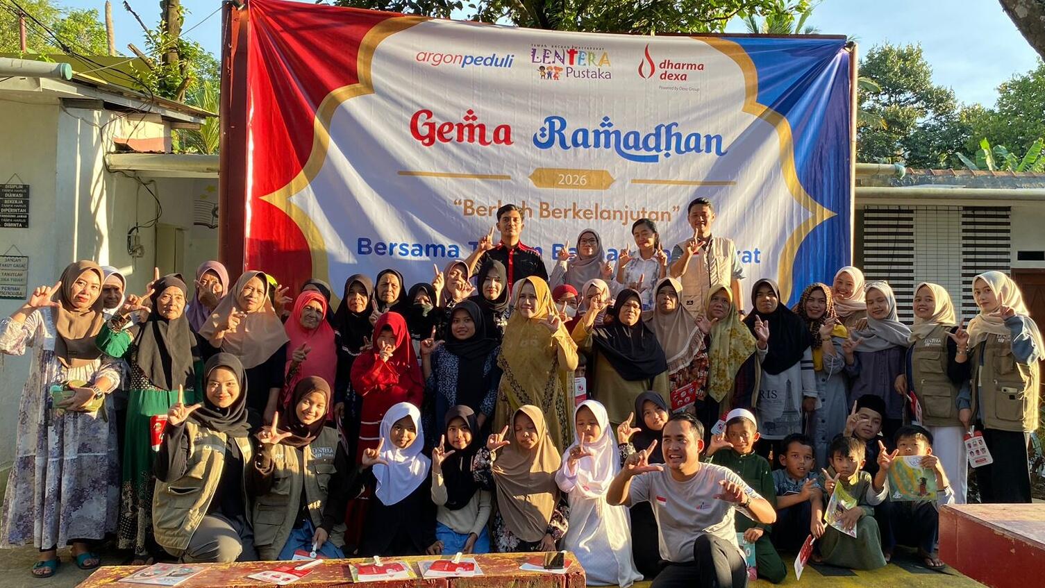 Argon Peduli Buka Puasa Bersama Anak Yatim dan Jompo di TBM Lentera Pustaka