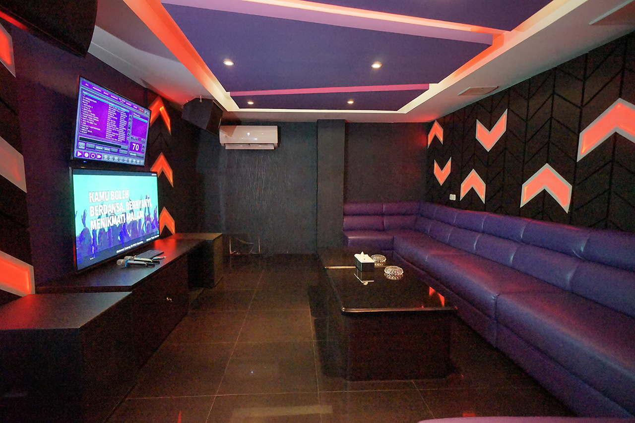 REVOO KARAOKE PONDOK INDAH-JAKSEL