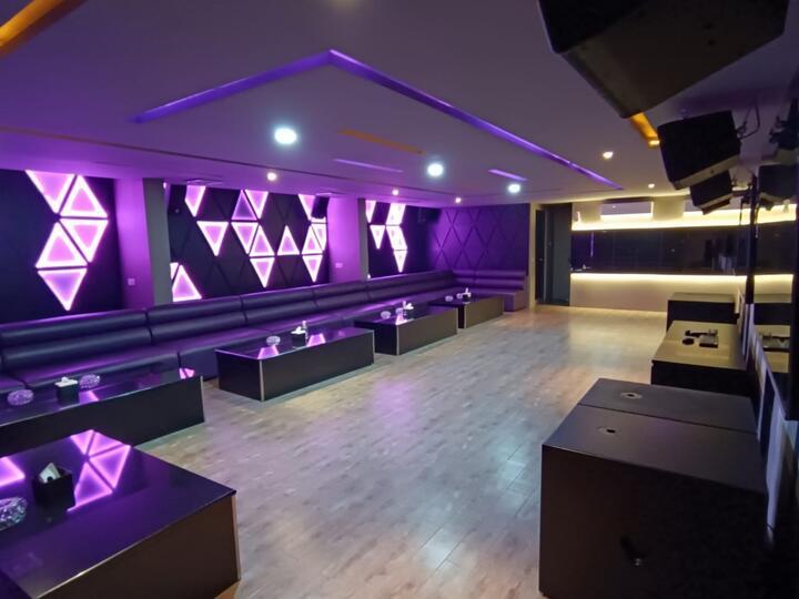 REVOO KARAOKE PONDOK INDAH-JAKSEL