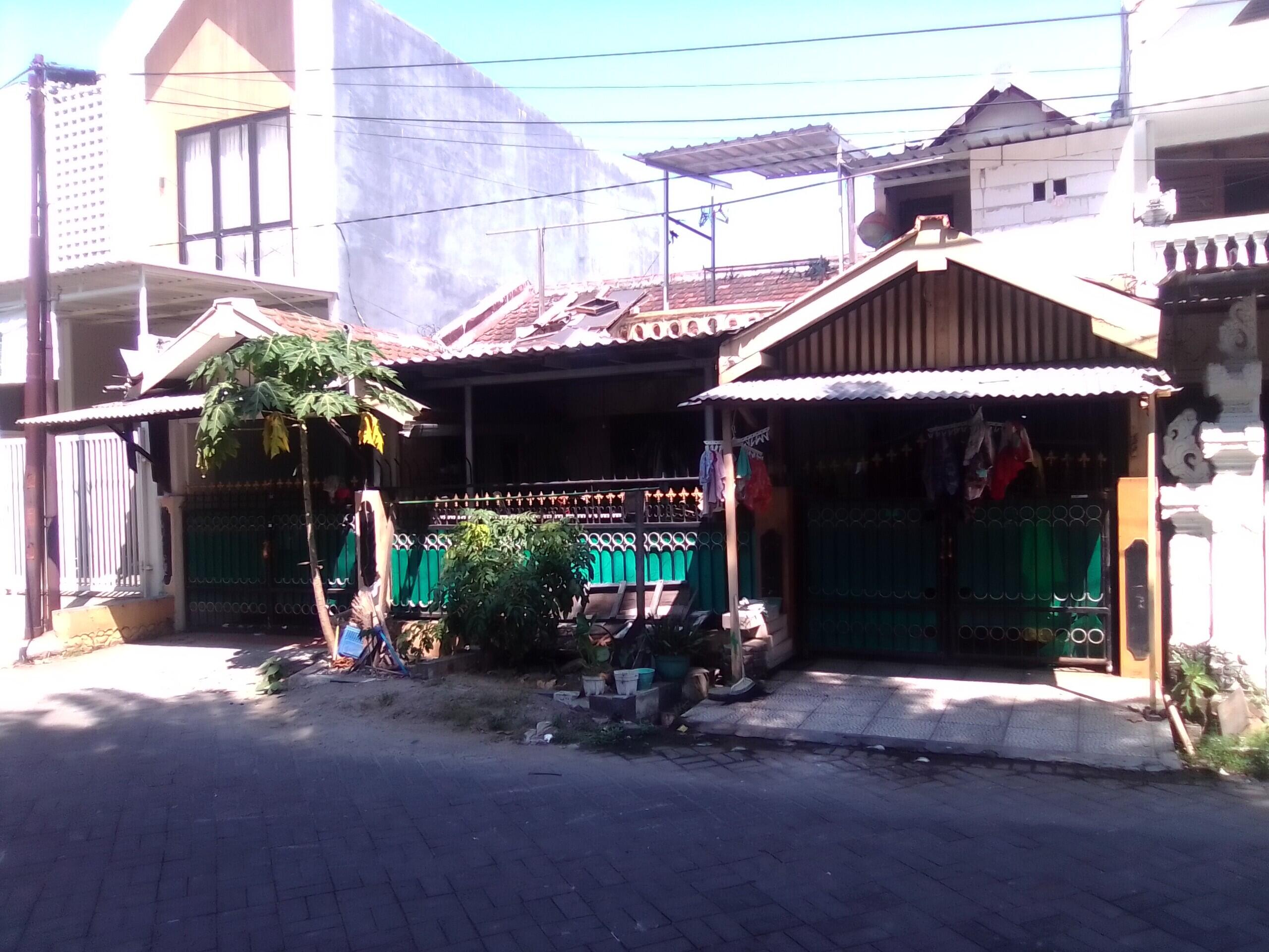 Rumah Hunian dengan Kos Kosan