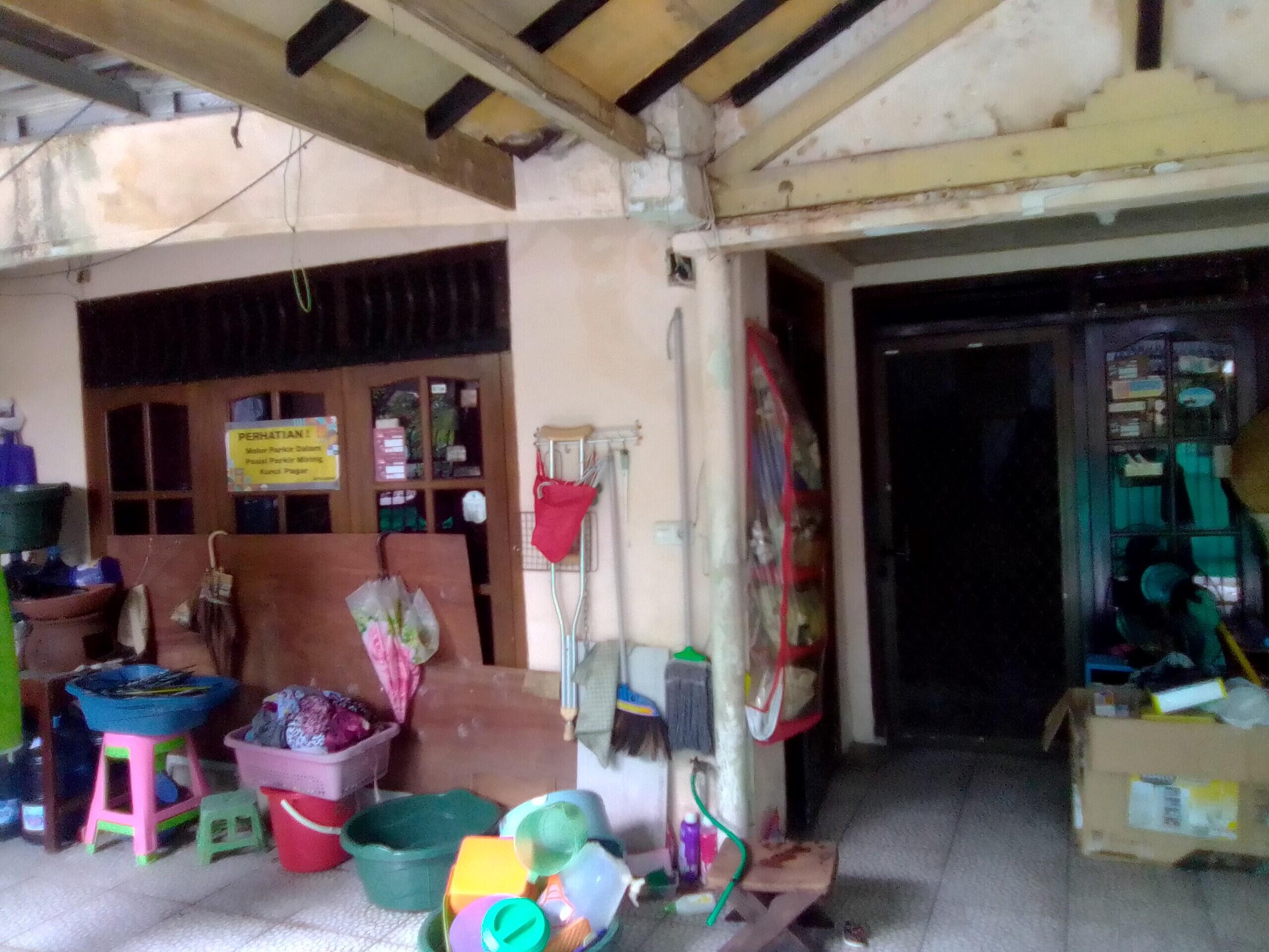 Rumah Hunian dengan Kos Kosan