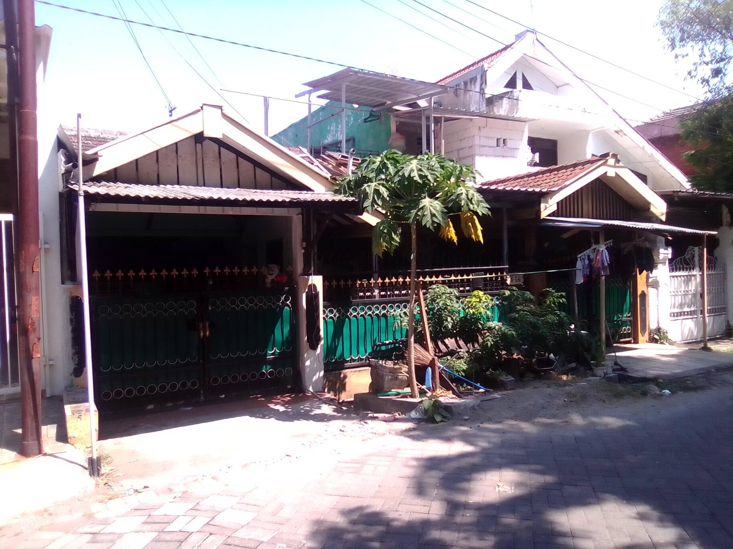 Rumah Hunian dengan Kos Kosan