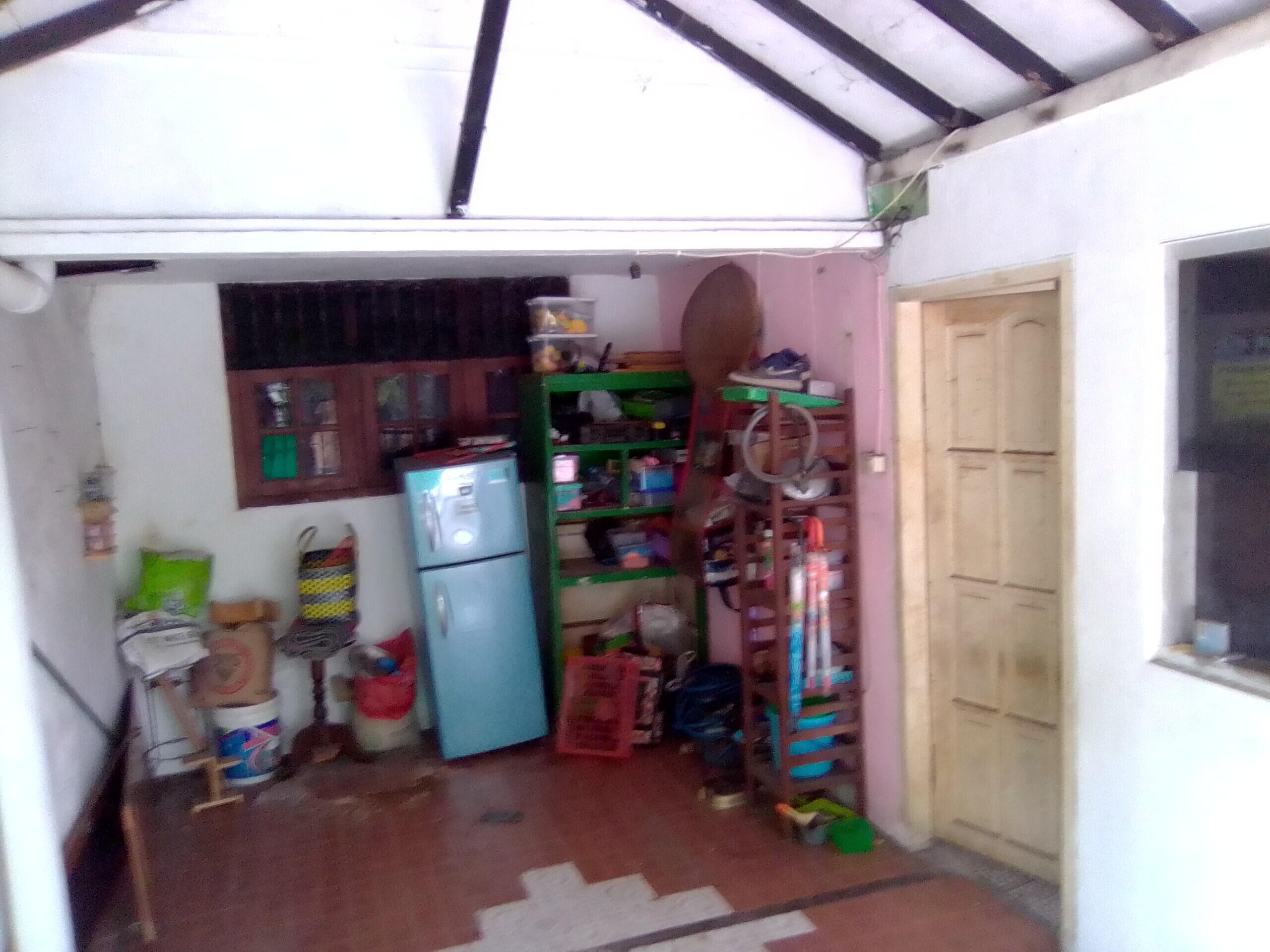 Rumah Hunian dengan Kos Kosan