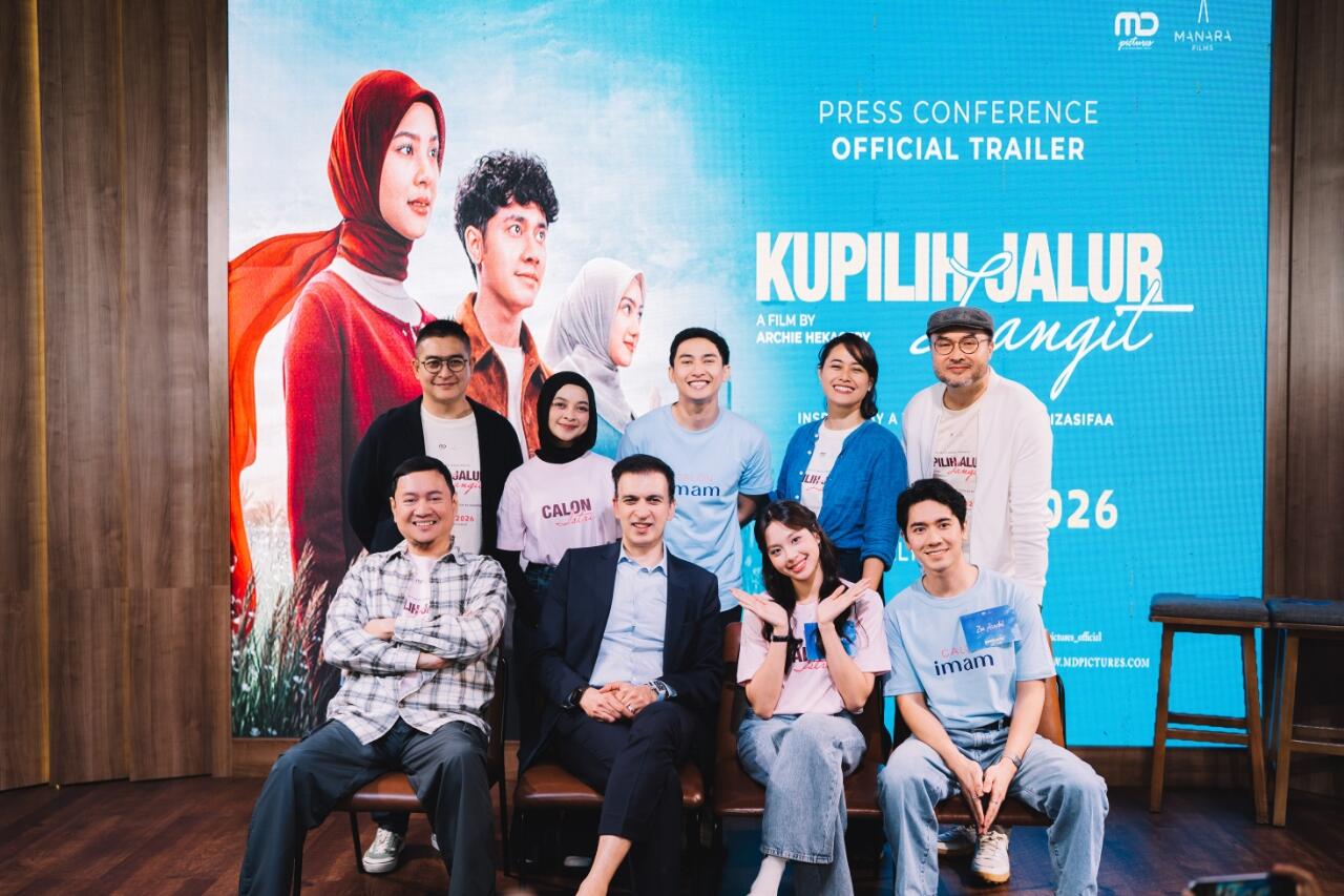 Zee Asadel & Emir Mahira Sah Sebagai Pasutri di Film KUPILIH JALUR LANGIT
