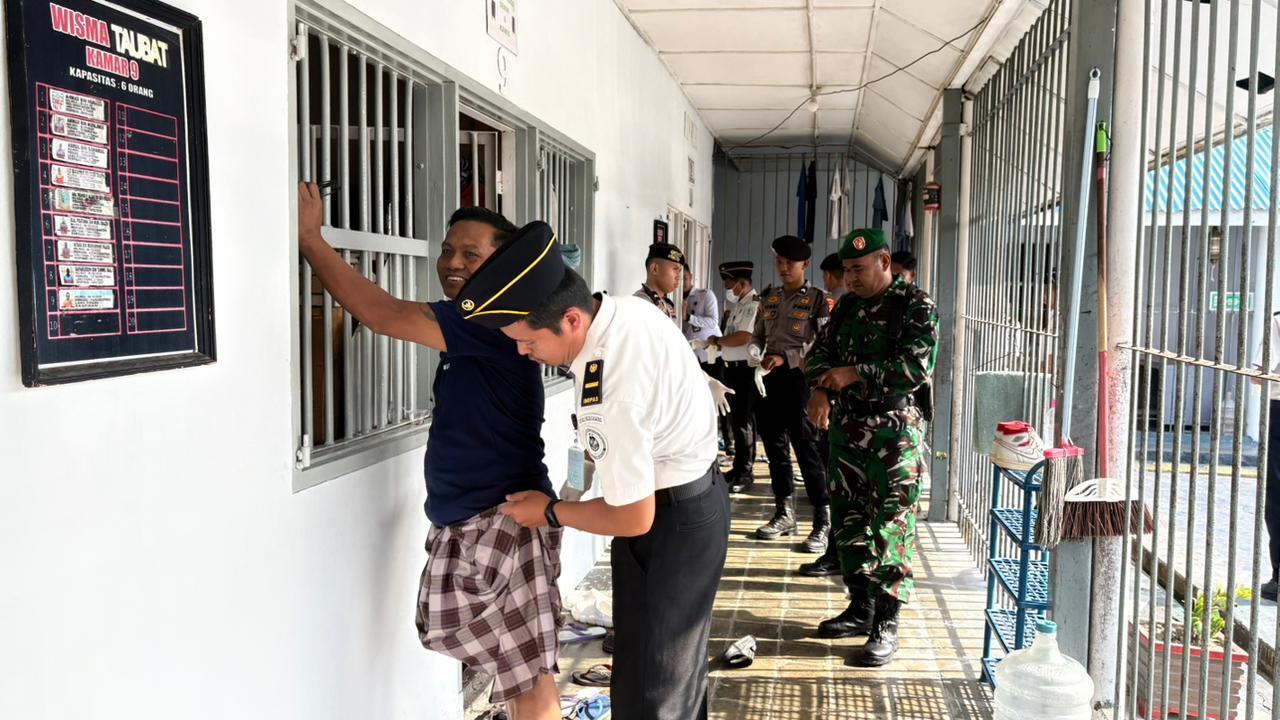 Rutan Majene Laksanakan Razia Blok dan Kamar Hunian Warga Binaan 