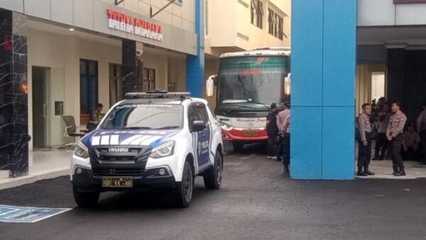12 Pejabat Tulungagung Terjerat OTT KPK, Dibawa ke Bandara Juanda Pakai Bus