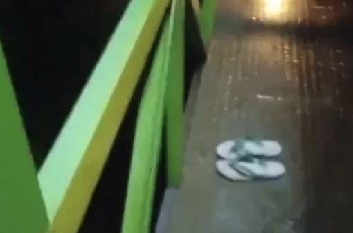 Misteri Sepasang Sandal di Jembatan Mojokerto, Kekhawatiran Warga Berakhir Tawa