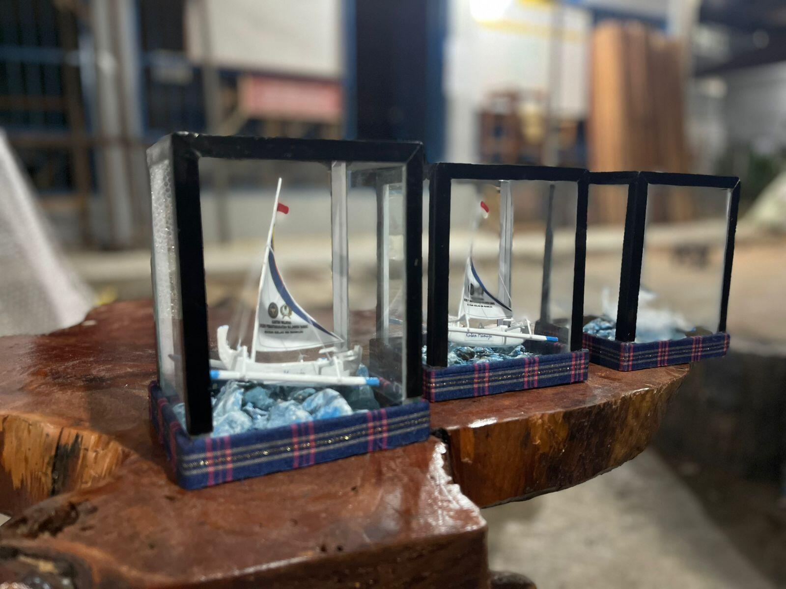 Miniatur Perahu Sandeq Karya Warga Binaan Rutan Mamuju Jadi Produk Unggulan