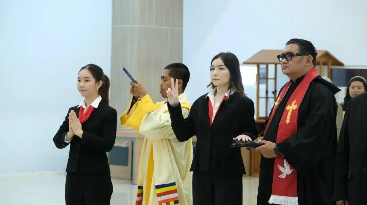 Dua ABG Resmi Jadi WNI, Kanwil Kemenkum NTB Gelar Pengambilan Sumpah Pewarganegara