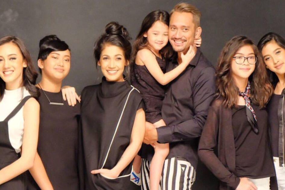 4 Artis Pria Dengan Banyak Putri, Terganteng Di Rumah!!