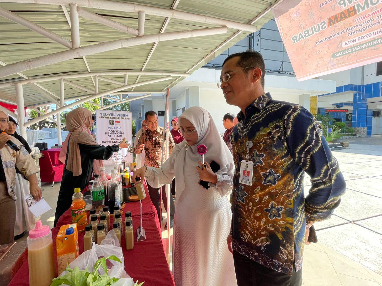 Produk Unggulan Warga Binaan Rutan Mamuju Laris Terjual Di Bazar DWP Kanwil Kemenkum