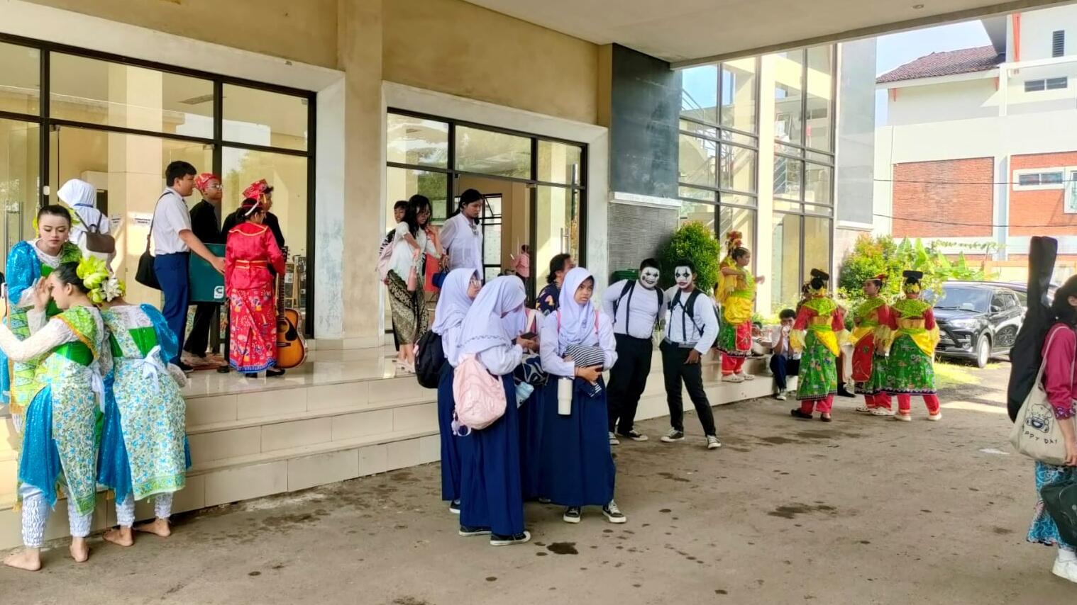 Menghidupkan Imajinasi, Siswa SMP Wilayah II Jaktim Antusias Ikuti FLS3N 2026
