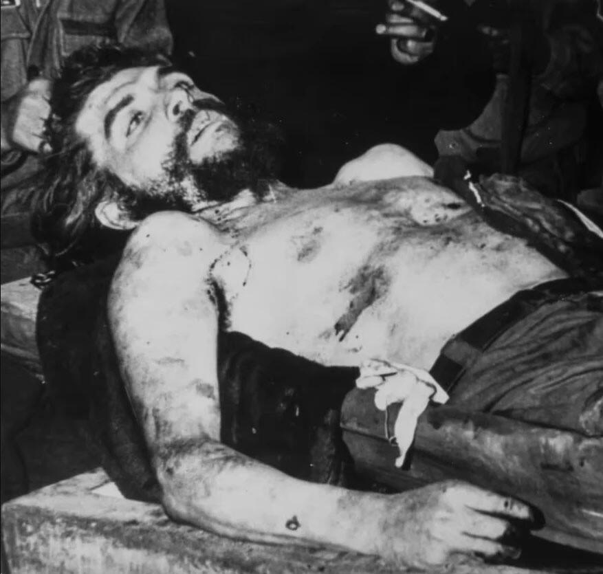 Mayat revolusioner Ernesto &ldquo;Che&rdquo; Guevara (Kurang DP)