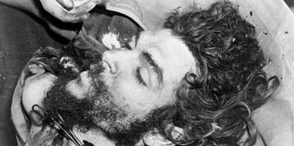 Mayat revolusioner Ernesto &ldquo;Che&rdquo; Guevara (Kurang DP)
