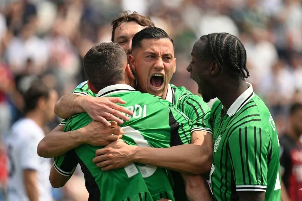 Sassuolo Menang Lawan Milan, Akankah Jay Idzes Dijual?