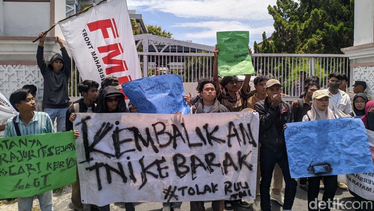 Tolak RUU TNI