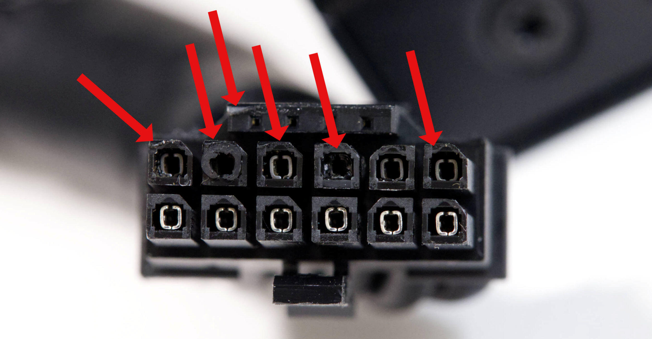 Media Jerman melaporkan kabel RTX 5090 12V-2x6 meleleh di sistem uji pers.