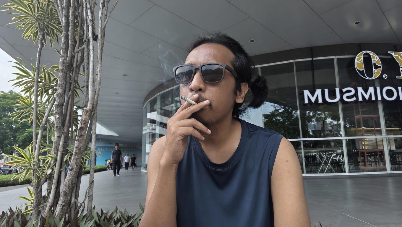 Ronald Dewa Kembali Gebrak Chart Digital Lewat "Yang Terlambat"