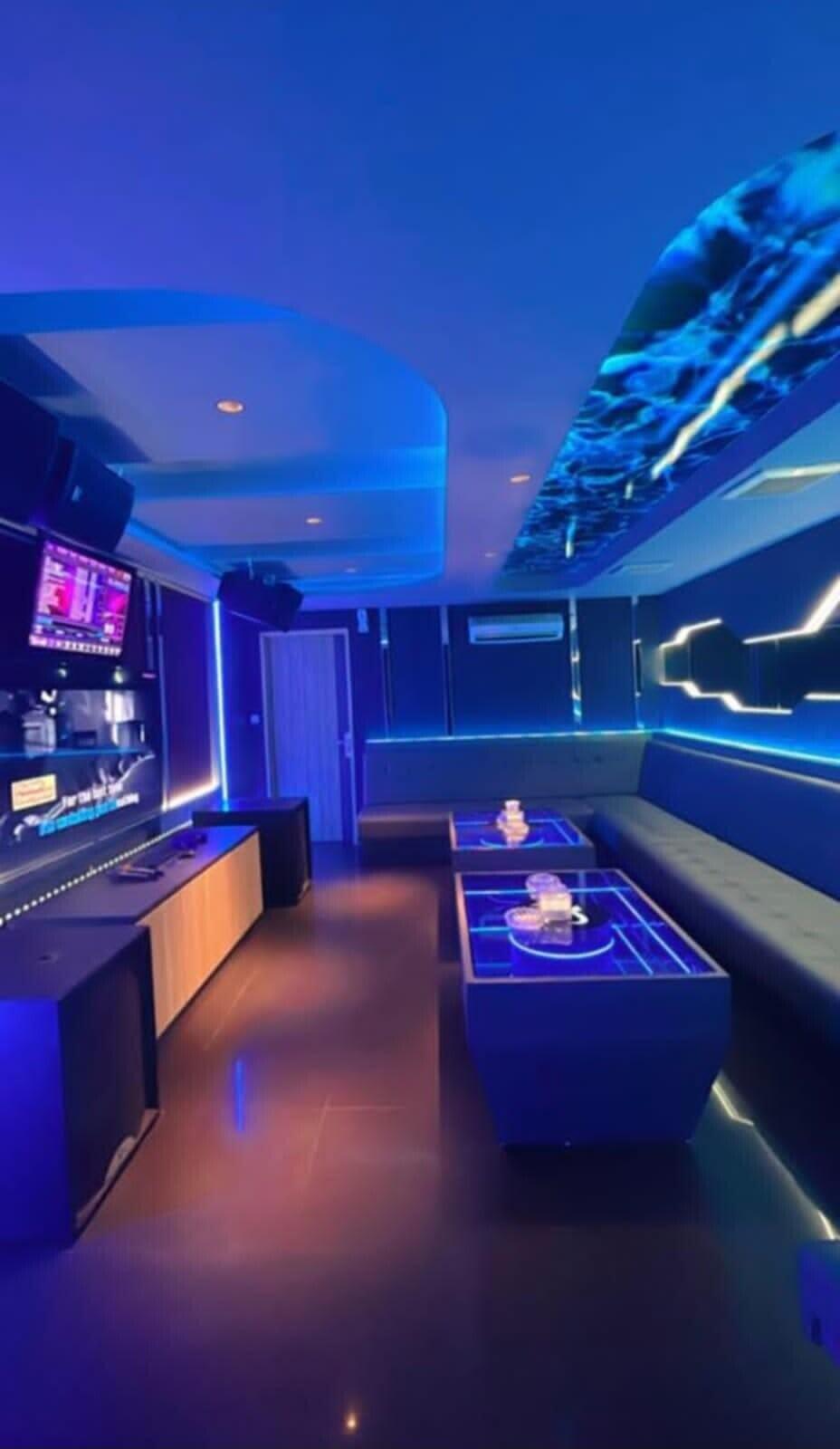 REVOO EXECUTIVE KARAOKE JAKSEL