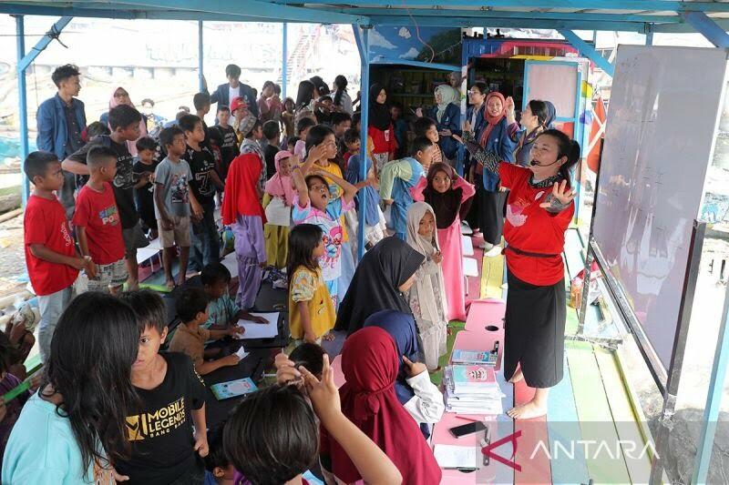 Kaum muda China bangun karier, koneksi, dan harapan di Indonesia