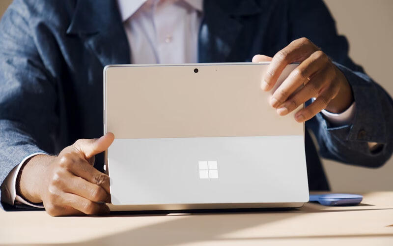 Laptop baru Microsoft hadir dengan RAM 8GB seharga 22jutaan.