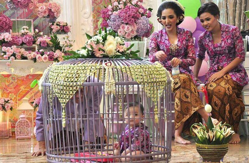 Turun Tanah Tedak Siten Ibu Sarah