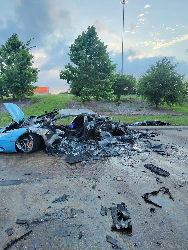 Kenapa Bisa Begini ? Dua Lamborghini Hancur dalam Kecelakaan