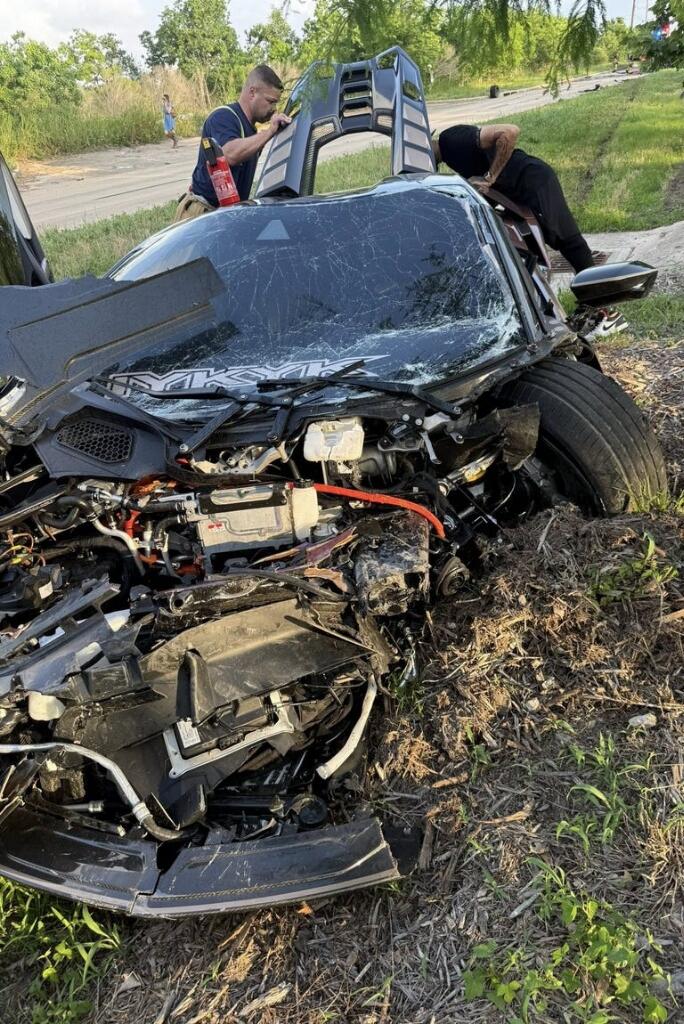 Kenapa Bisa Begini ? Dua Lamborghini Hancur dalam Kecelakaan