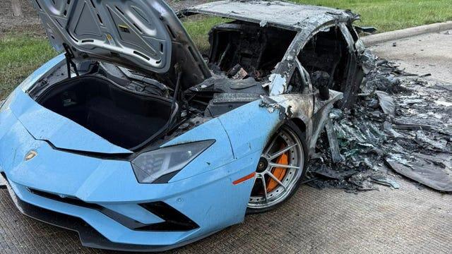 Kenapa Bisa Begini ? Dua Lamborghini Hancur dalam Kecelakaan