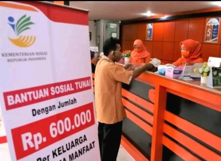 1.&nbsp;📉 Rupiah Anjlok: Dampak Nyata, Rakyat Kecil Gimana, Pemerintah Apa Aja?