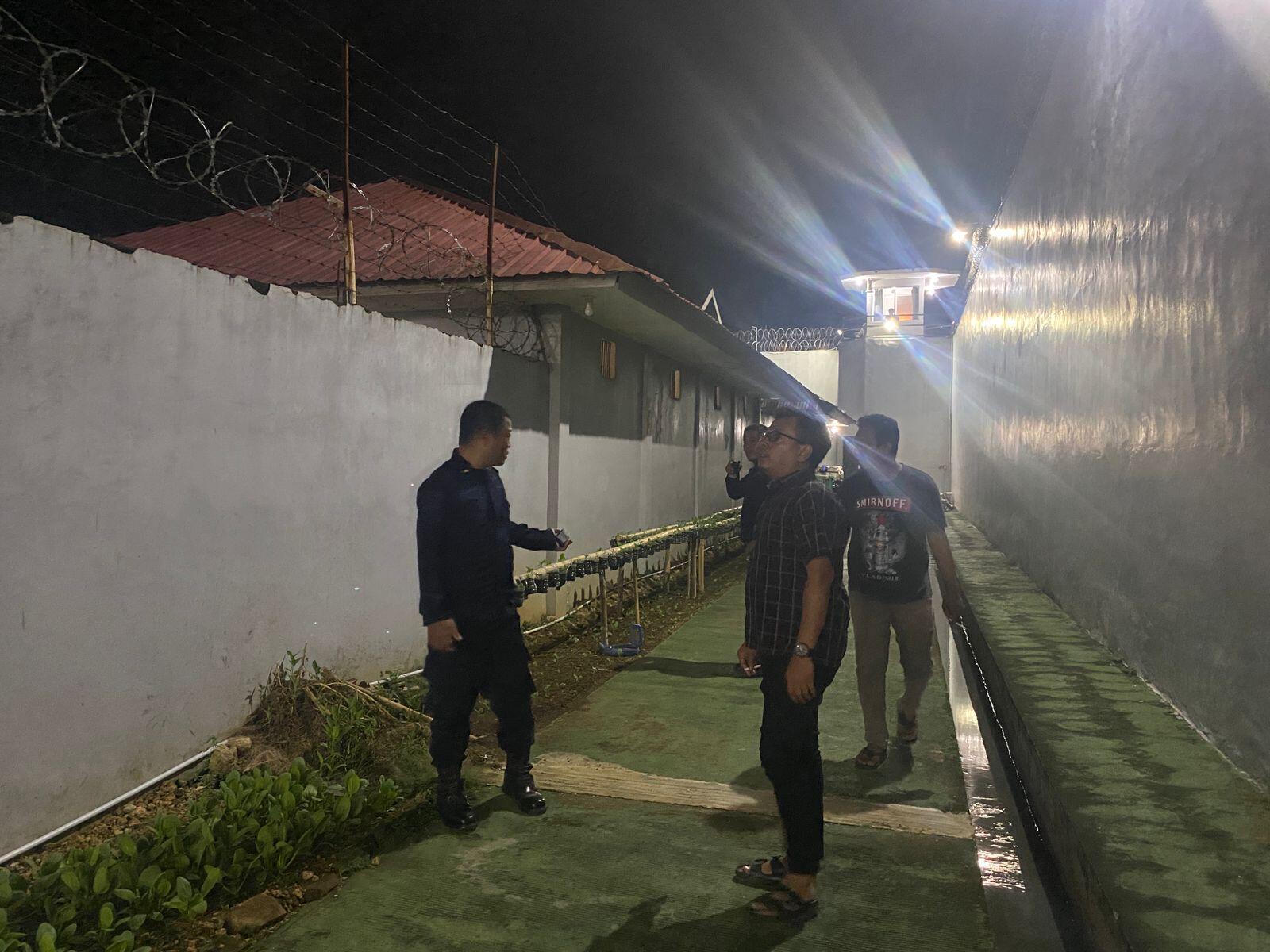 Karutan Mamuju Bersama Jajaran Kesatuan Pengamanan Intensifkan Kontrol Blok