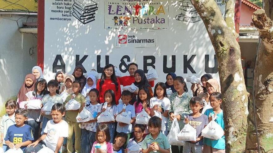 Bank Sinarmas Salurkan 220 Paket Daging Qurban ke Taman Bacaan di Bogor