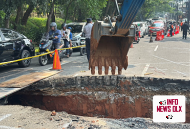 Jalan Raya Lenteng Agung Jaksel Ambles, Begini Penampakannya!