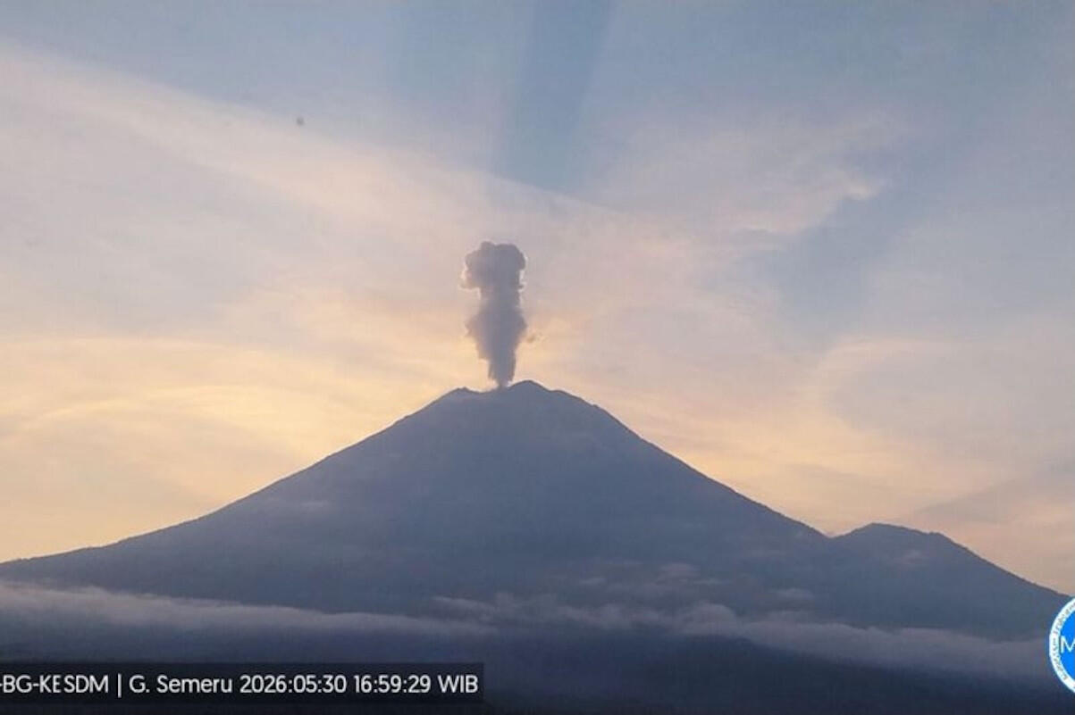 Gunung Semeru Erupsi, Tinggi Letusan Capai 1.000 Meter di Atas Puncak