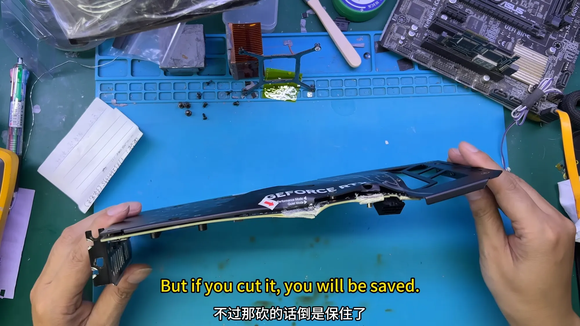 Akibat berantem, RTX 4070 SUPER ini hancur dipukul pacar pakai palu!