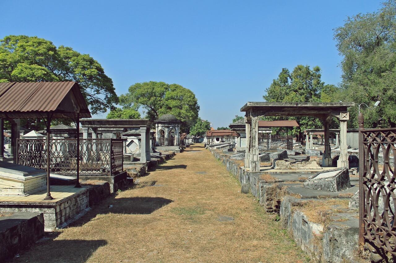 Mystery "Shadow Man" in Surabaya 1930s: The First Serial Killer